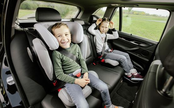 tiene súper rebajada la silla de coche Britax Römer Kidfix 2S para  que los niños de 3,5 a 12 años viajen siempre seguros